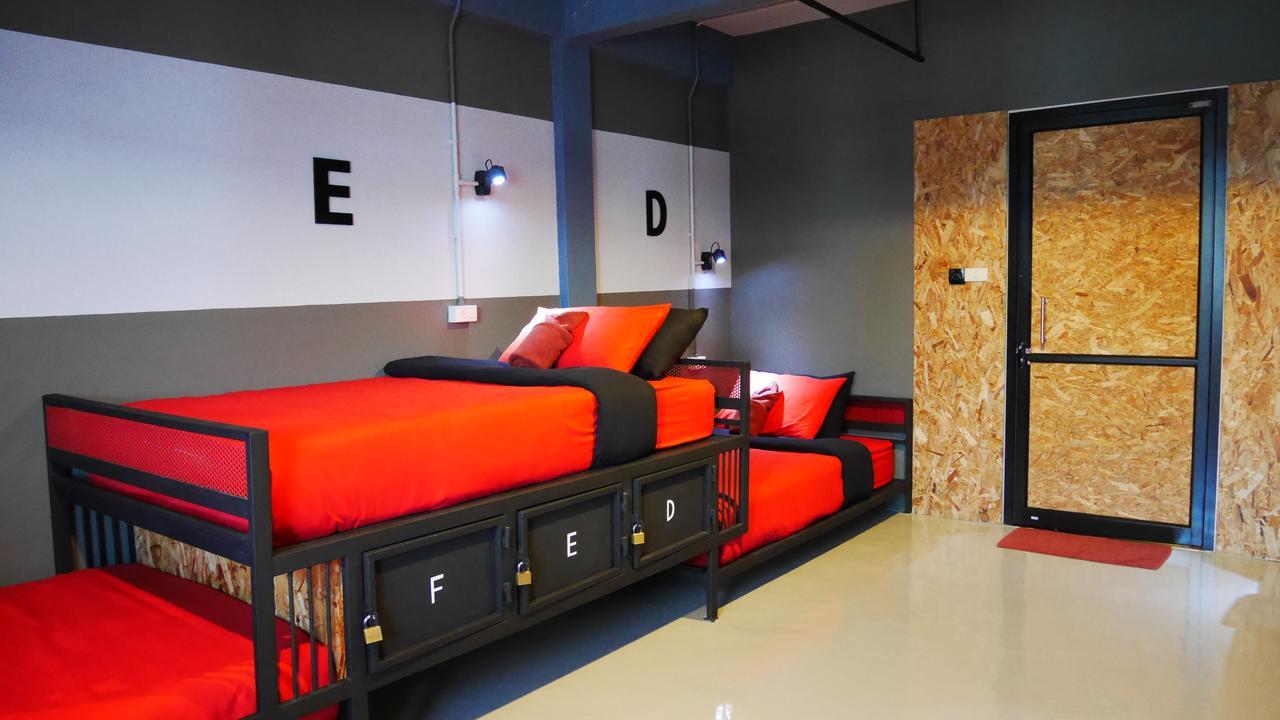 Amity Poshtel Hostel Krabi Exterior photo