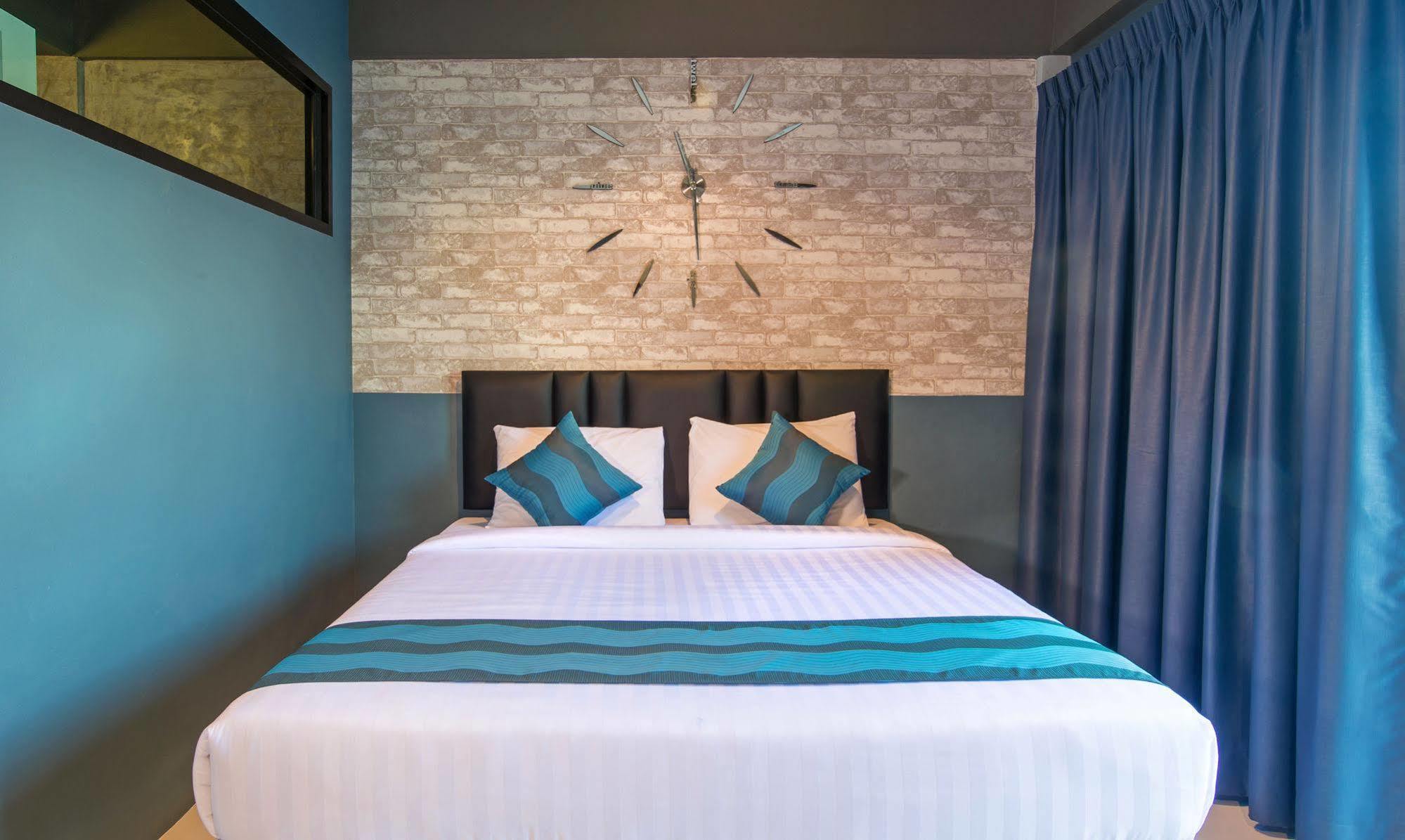 Amity Poshtel Hostel Krabi Exterior photo